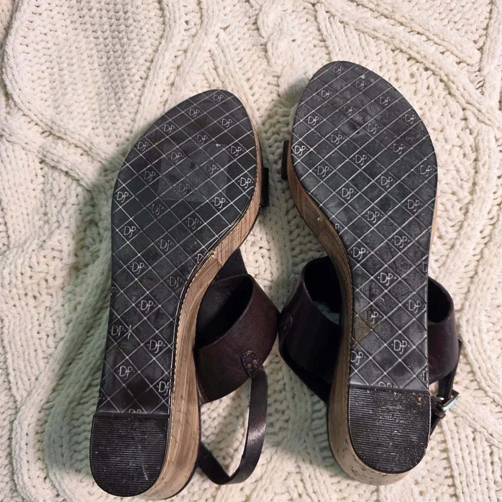 Donald J Pliner Platform Wedge Sandals Brown Leather T-Strap Women 9.5 Excellent
